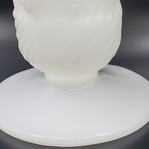 Anchor Hocking White Milk Glass Vase Vintage Grapes Ivy Pattern Anchorglass - Picture 3 of 10